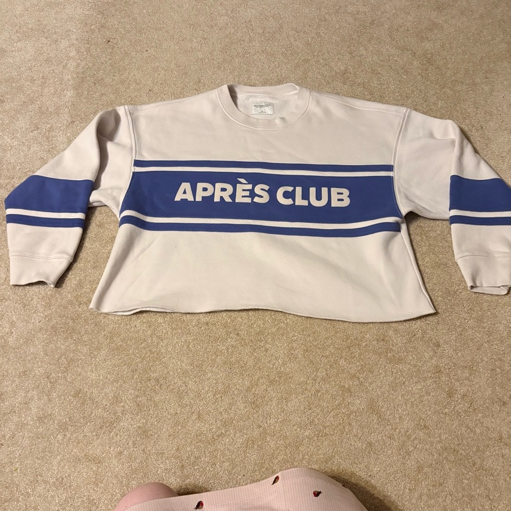 Abercrombie & Fitch Aprés Club White and Blue Cropped Sweatshirt